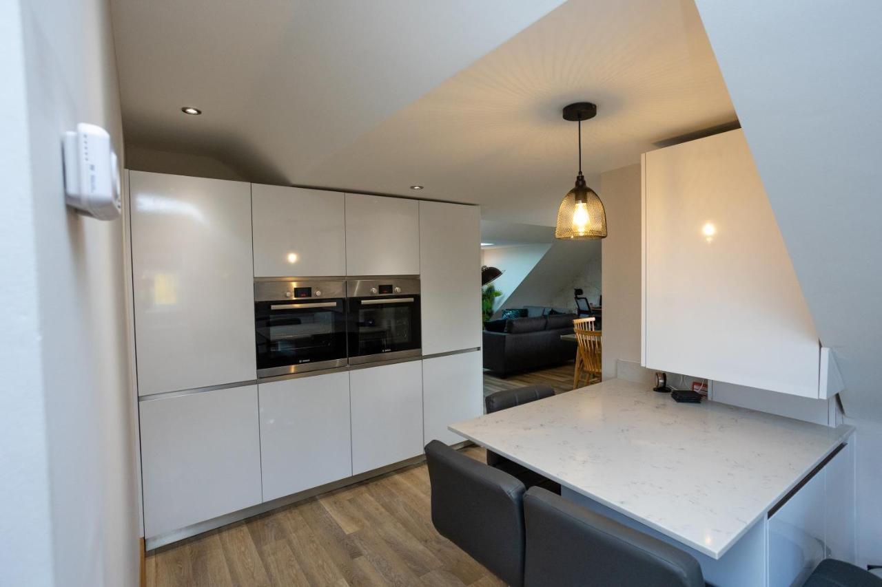 Large Private 2 Bed Apt W/ Lift Access & Parking Apartment Saffron Walden Exterior photo