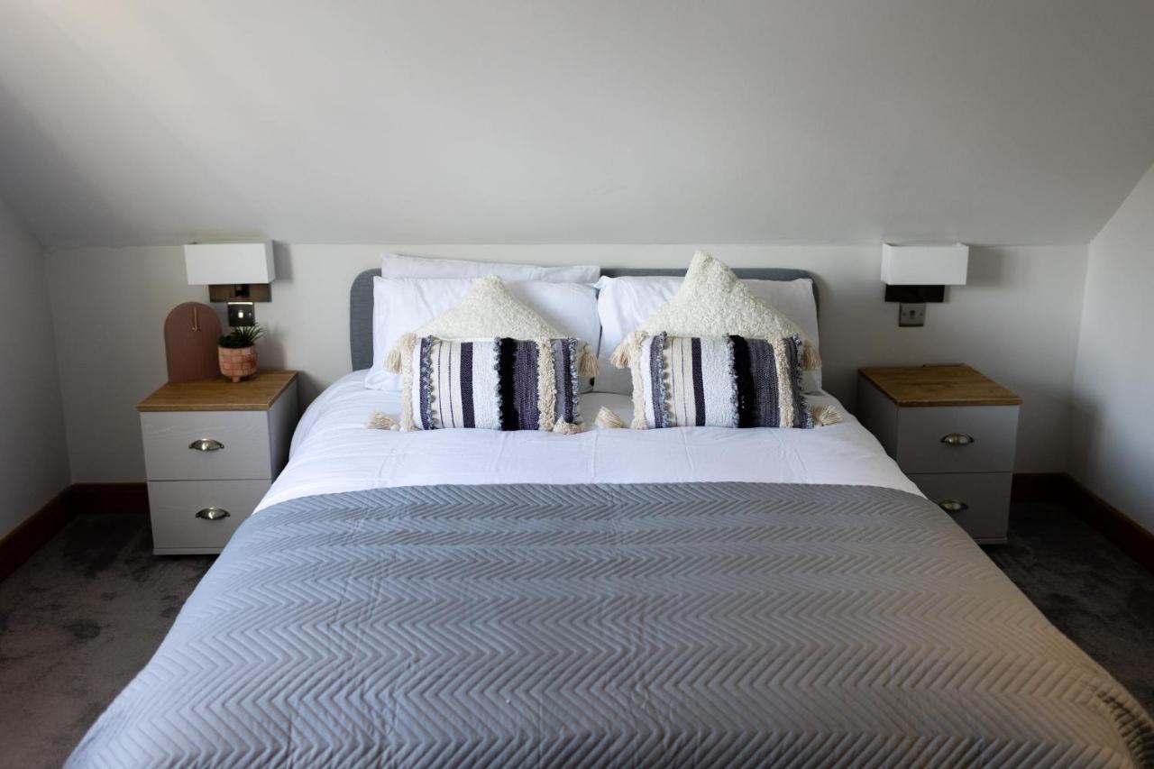 Large Private 2 Bed Apt W/ Lift Access & Parking Apartment Saffron Walden Exterior photo