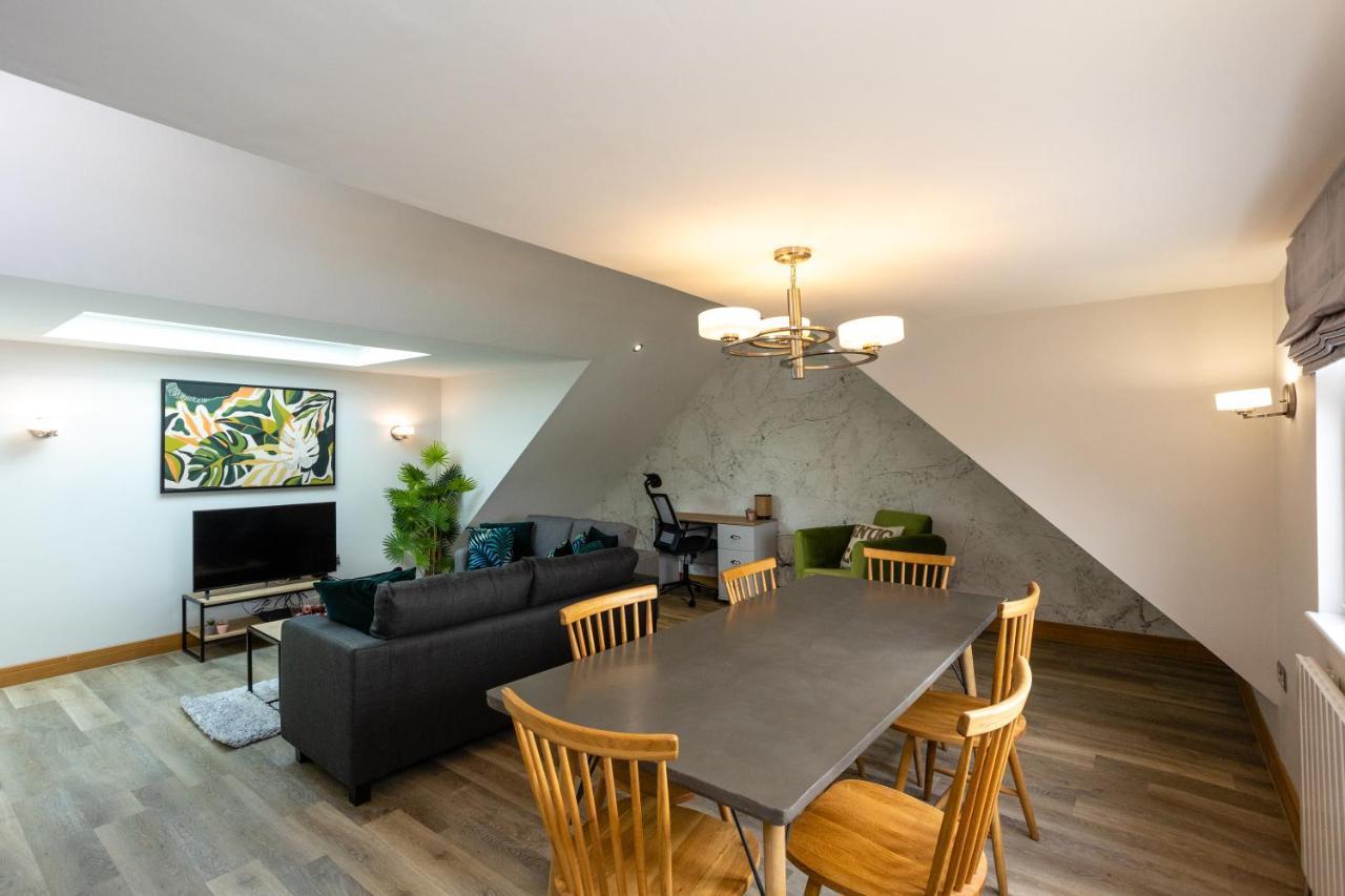 Large Private 2 Bed Apt W/ Lift Access & Parking Apartment Saffron Walden Exterior photo